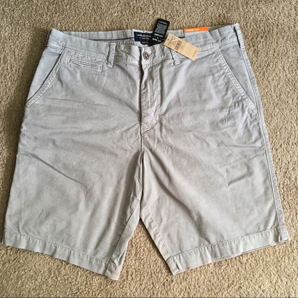 SOLD Men’s American Eagle Khaki Shorts